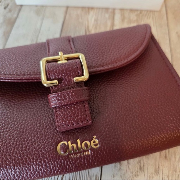New Women's Chloé Burgundy Gold Buckle
Cosmetic Pouch Bag with 6- perfume sample - Picture 3 of 17